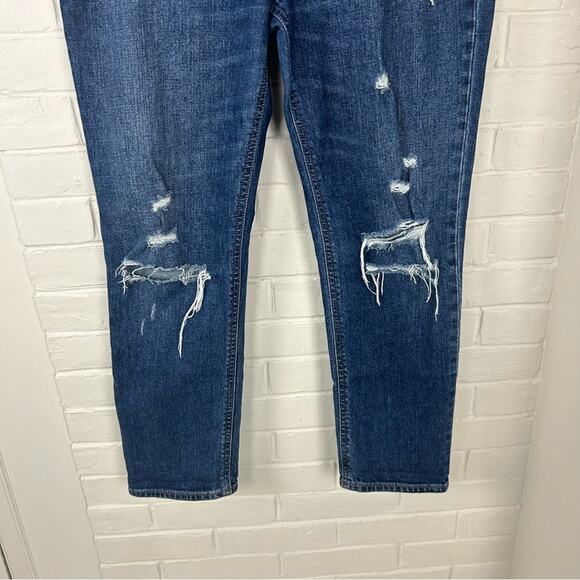 Old Navy Mid Rise Boyfriend Straight Ripped Distressed Jeans Size 6 - Picture 6 of 10